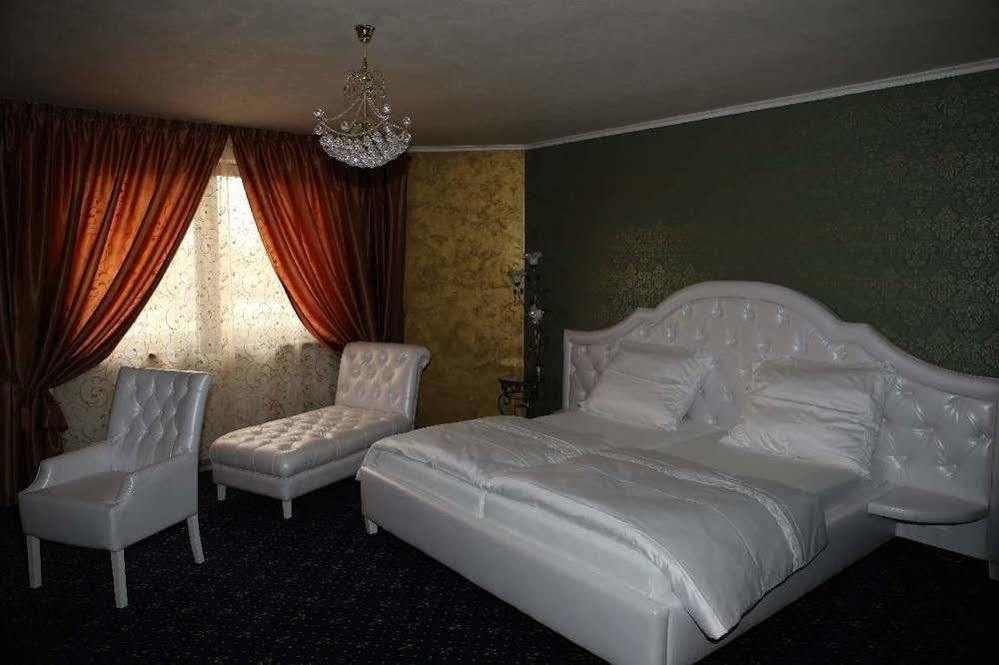 Hotel Kotva Pressburg Exterior foto